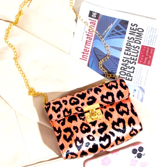NWT Heart print | cheetah print SHEIN gold chain pink | black crossbody bag - Picture 8 of 8